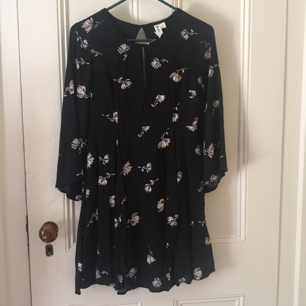 Black open back dress. Lulus. Sz S